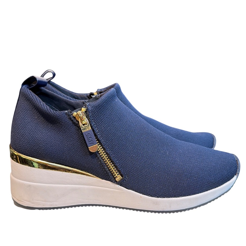 DKNY Palma Navy Blue Knit Wedge Sneakers Gold Hardware Womens 9.5M PAF-2306